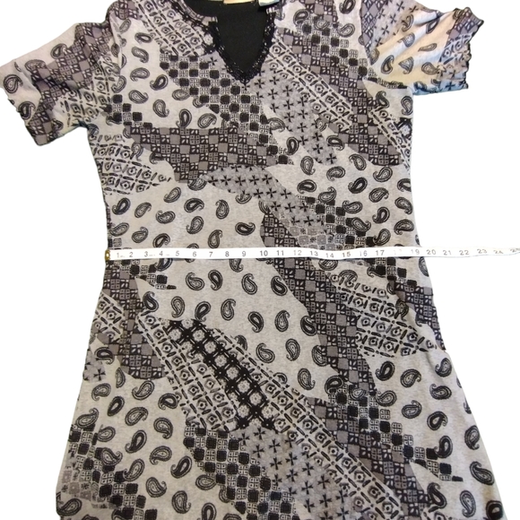NWOT Expressions gray & black asymmetrical short sleeve dress - vneck - Picture 5 of 5